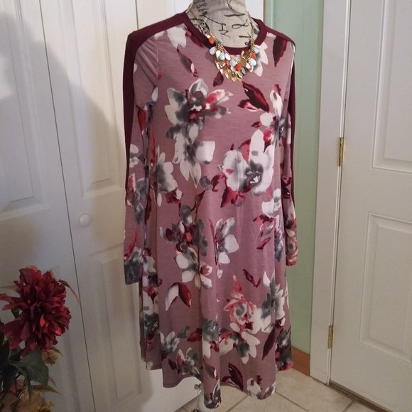 Boutique Tops - 2326 Boutique Size Medium Poly Spandex Women's Tunic Top NWT